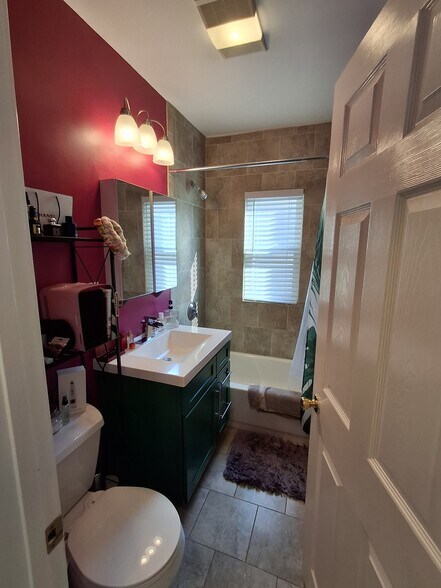 Building Photo - 49 Hersom St