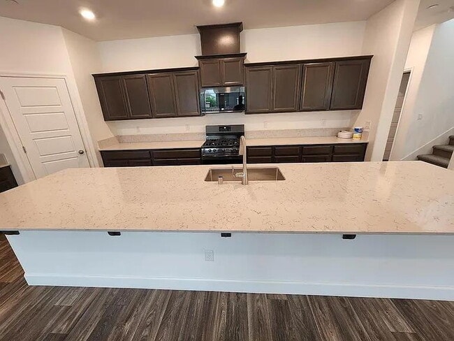 Building Photo - beautiful 4 year old Lennar home