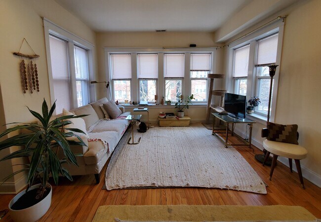 Building Photo - 4926 N Albany Ave