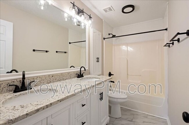 Building Photo - 517 Edgecliff Ln