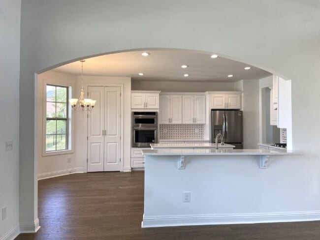 Building Photo - Newer Custom Brick Home in Lebanon