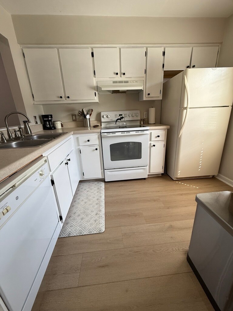 Building Photo - 9311 Lennex Ln