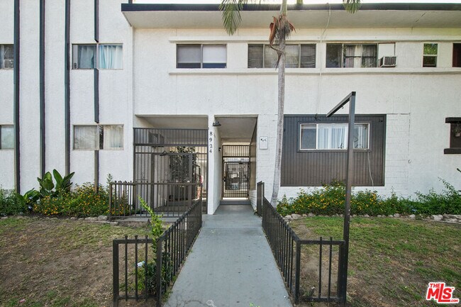 Building Photo - 8924 Van Nuys Blvd