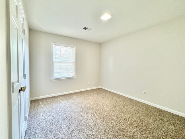 Building Photo - 5127 Lawndale Dr