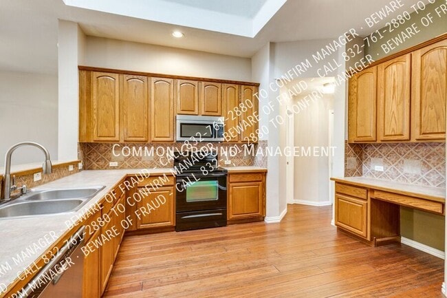 Building Photo - 815 Hickory St