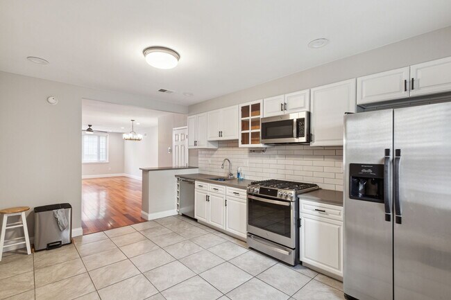 Building Photo - 1717 Annin St