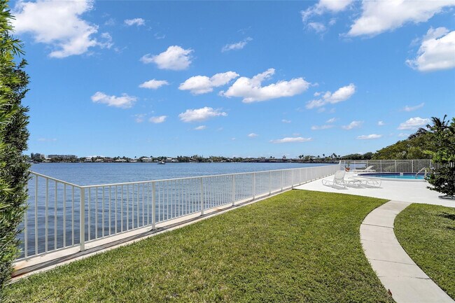 Building Photo - 301 Croton Ave