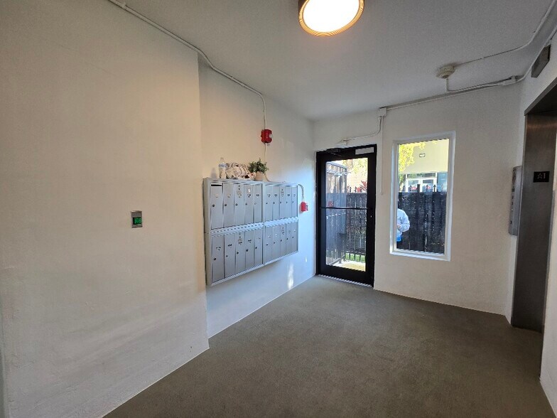 Building Photo - 631 Jefferson Ave