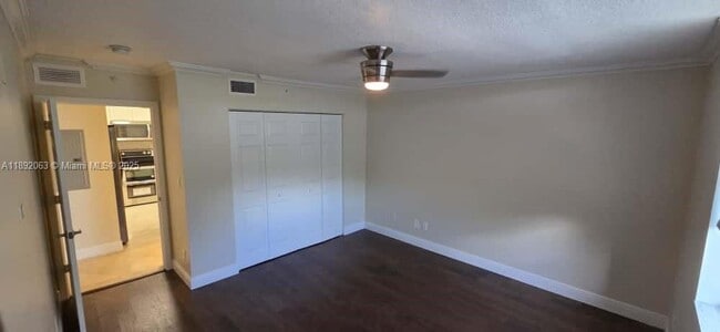 Building Photo - 509 E Sheridan St