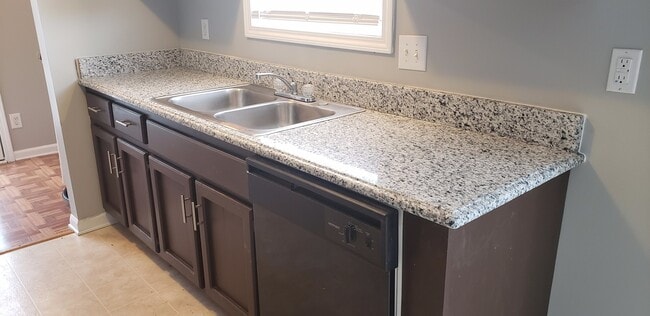 Building Photo - Prime Location! Beautiful 3Br/2 BA Just Minutes from Post!?