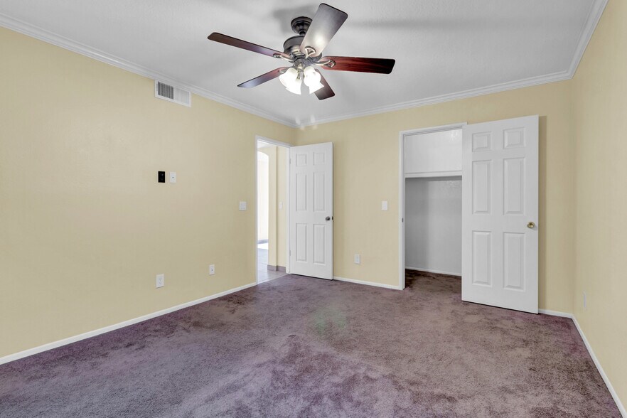 Building Photo - 925 S Longmore