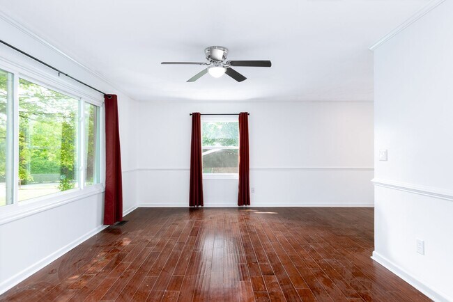 Building Photo - 4 bed/3 bath Walk to Lane Stadium Pet Frie...