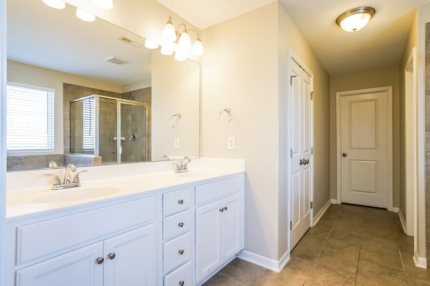 Building Photo - 114 N Porcenna Ln