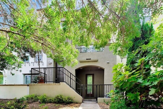 Building Photo - 485 Chagall St
