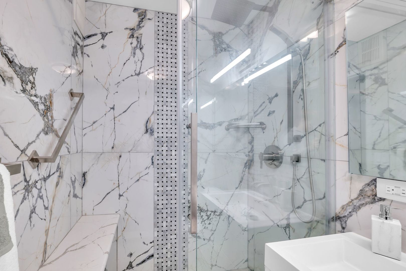 Building Photo - 400 E Randolph St