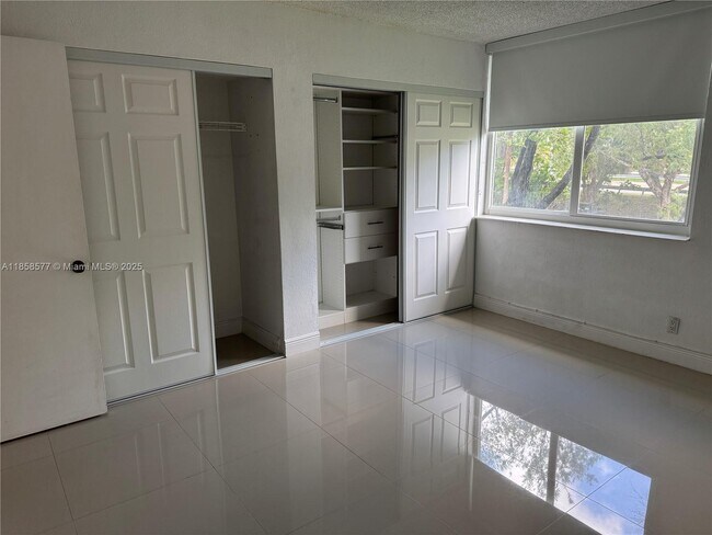 Building Photo - 9143 SW 77th Ave