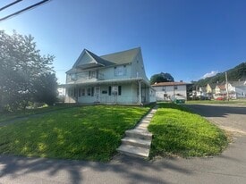 Building Photo - 226 Maple St