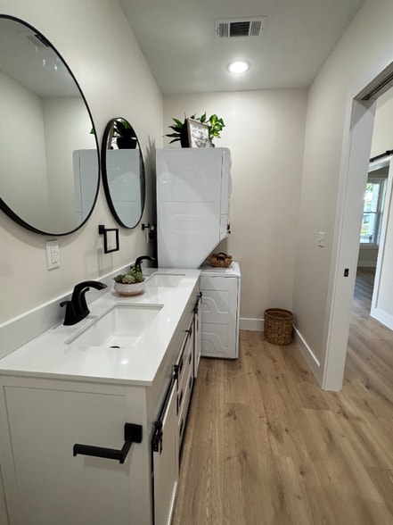 Building Photo - 321 E Main St