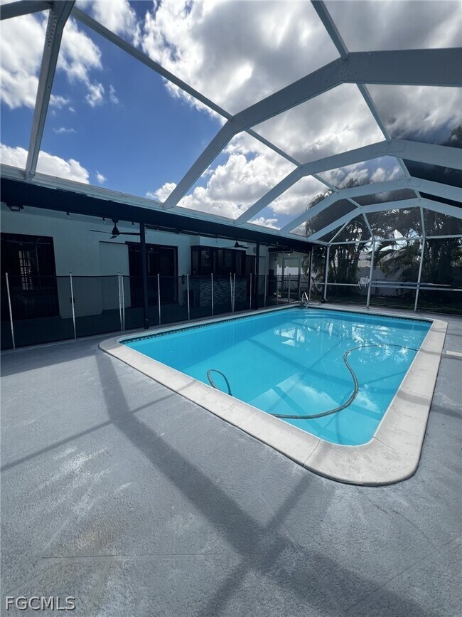 Building Photo - 3410 SE 11th Pl