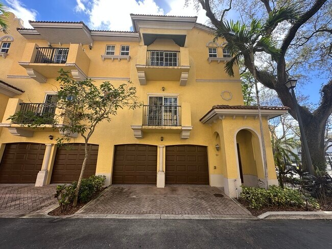 Primary Photo - 2524 SW 14th Ave