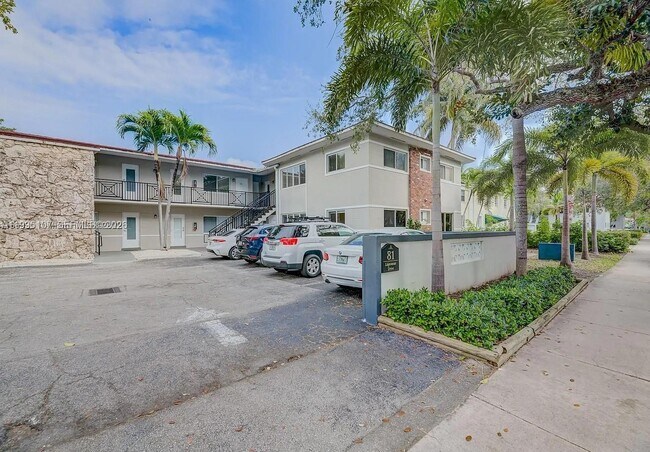 Building Photo - 81 Edgewater Dr