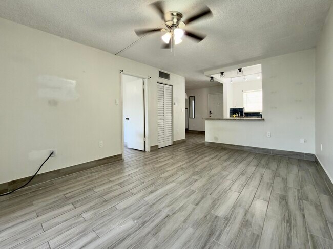 Building Photo - 6507 Winfield Blvd