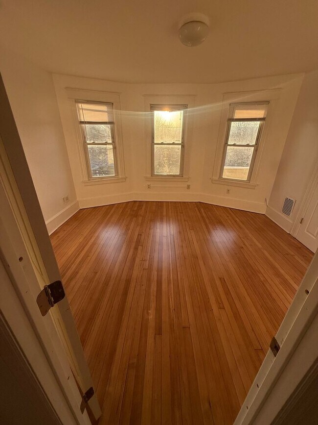 Building Photo - 137 Washington St