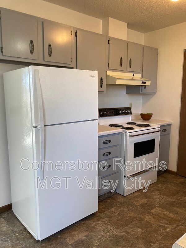 Building Photo - 804 11th St NW