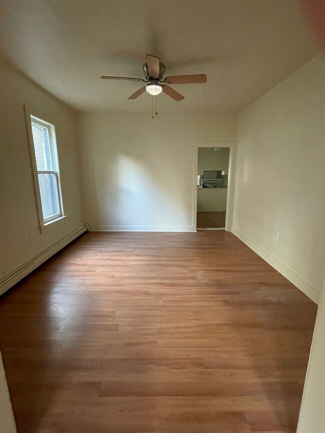 Building Photo - Fantastic 3 bedroom 1/2 Double in the Borough of Stroudsburg!