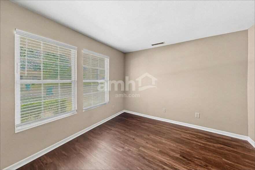 Building Photo - 2361 Blackthorn Dr