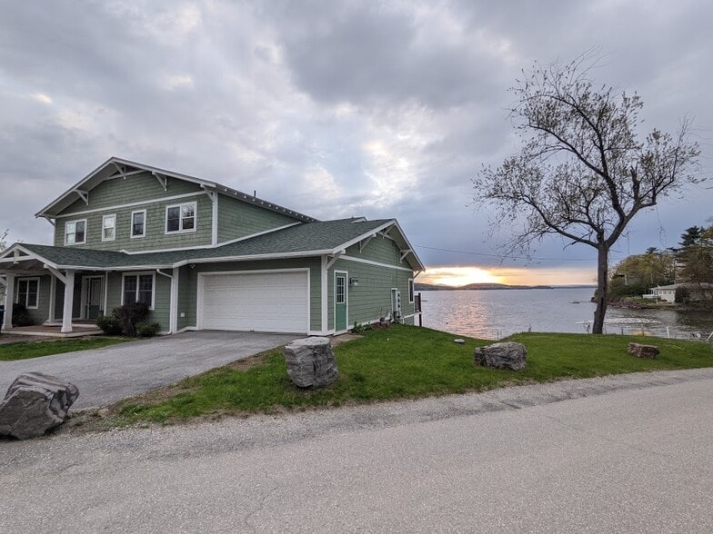 Building Photo - 1465 E Lakeshore Dr
