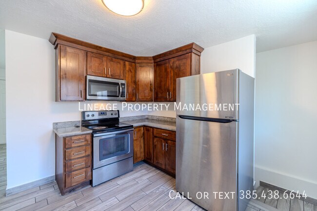 Building Photo - 1223 Emery-B