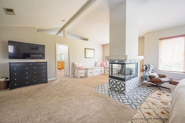 Building Photo - Resort-Style Encinitas Estate with Pool UNFURNISHED