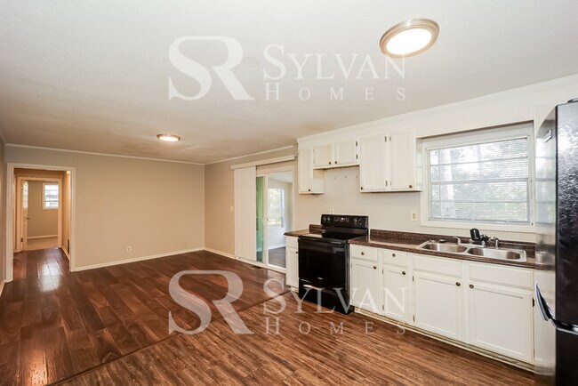 Building Photo - Your dream home awaits