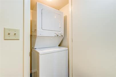 Building Photo - 3 E Spring St