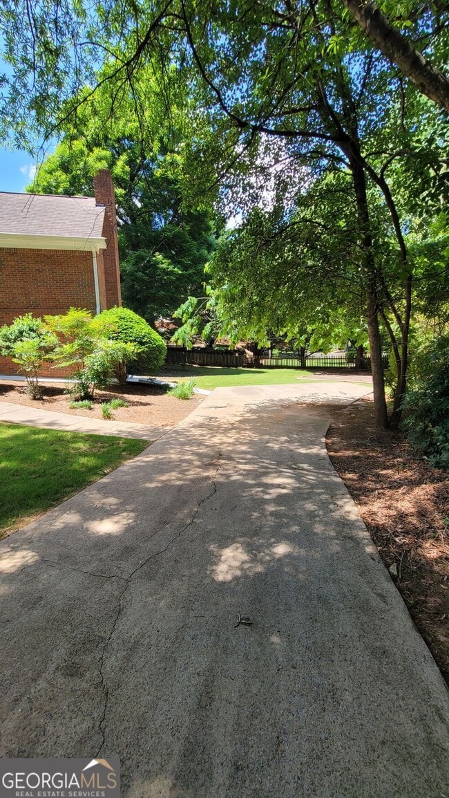 Building Photo - 5005 Johns Creek Ct