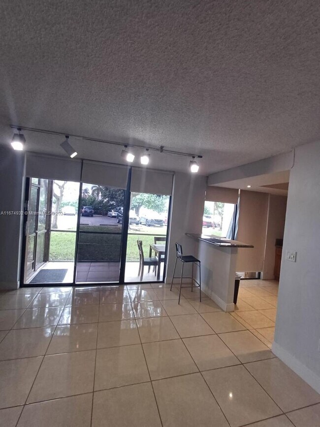 Building Photo - 2 bedroom in North Miami Beach FL 33179