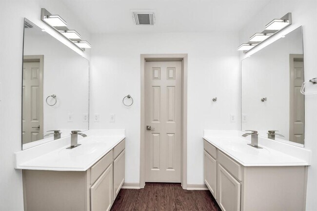 Building Photo - 6706 Hayman Dr