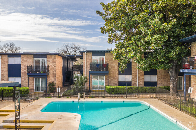 Swimming Pool - Magnolia Flats