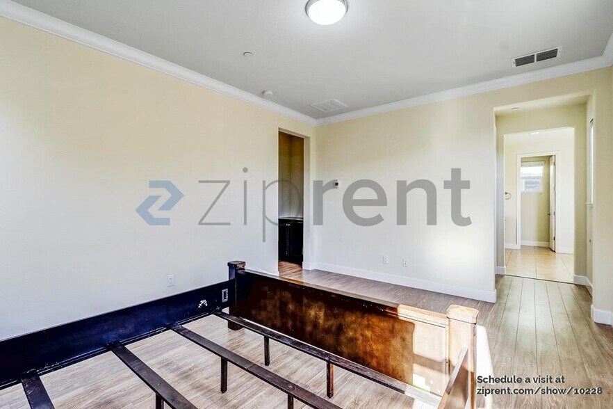 Building Photo - 941 Bracken Ct