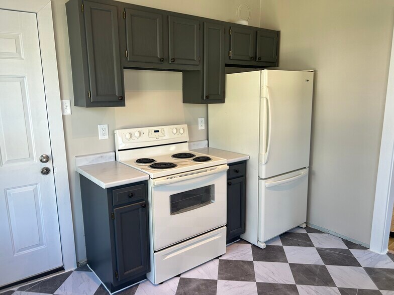 Building Photo - 1034 Bluff Ave