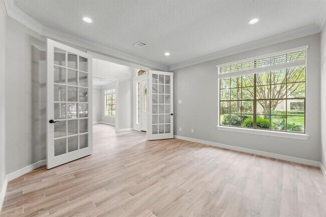 Building Photo - 6 Woodmere Pl