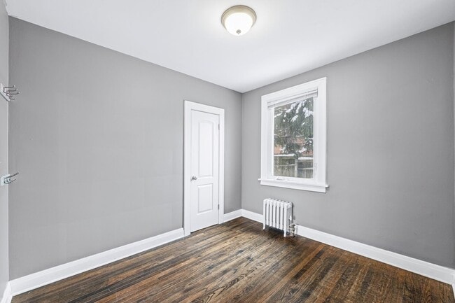 Building Photo - 233 Llewellyn Ave