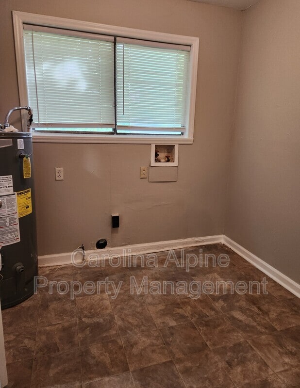Building Photo - 1603 Hollyleaf Ave