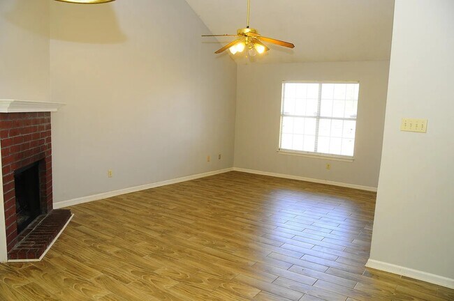 Building Photo - 6899 Lagrange Cir S