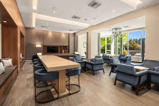 Building Photo - 2Bd/1.75Ba Bellevue Condo