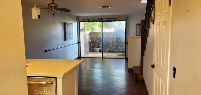 Building Photo - 3 Lakepines-