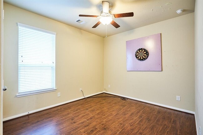 Building Photo - 1218 Maple Ace Dr