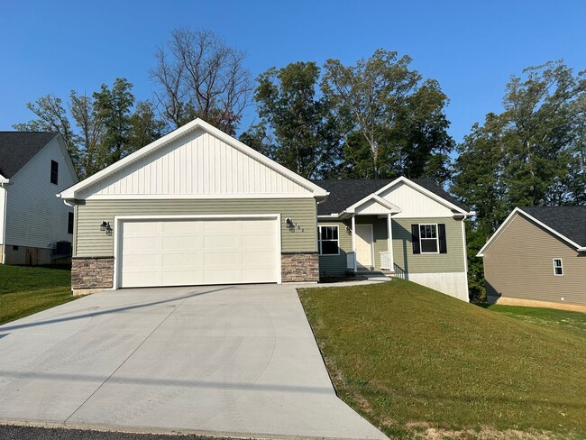 Primary Photo - Newer Boalsburg house available September!!