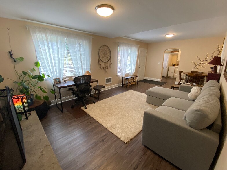 Primary Photo - 32721 5th Ave